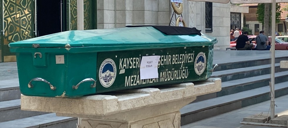 CZN Burak İçin Kayseri’den Yaya Olarak İstanbul’a Giderken Kazada Can Veren Neşet Turan Defnedildi