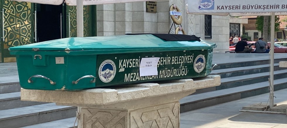 CZN Burak İçin Kayseri’den Yaya Olarak İstanbul’a Giderken Kazada Can Veren Neşet Turan Defnedildi